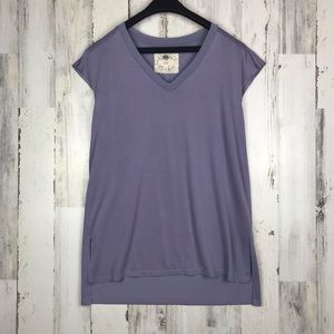 Cupio v neck lavender top size Medium